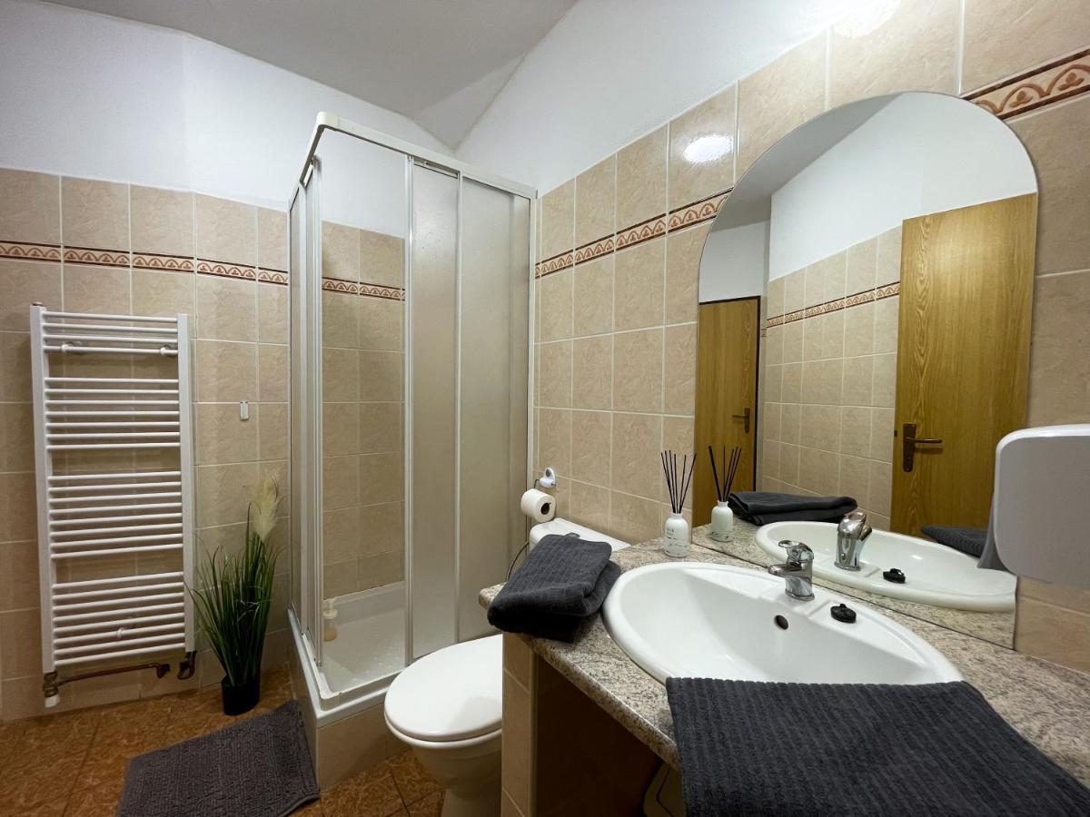 Hotel Colchi Unicov Экстерьер фото